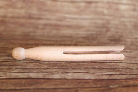 Pince en bois  